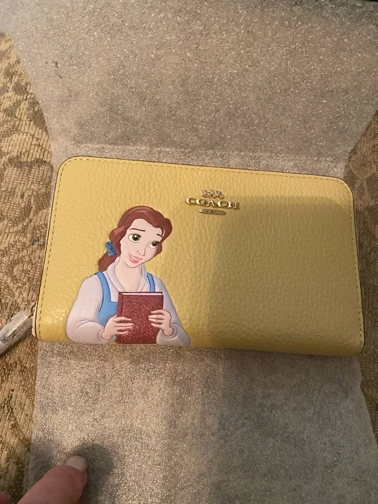 Coach Disney X Belle Medium Pebbled Leather Zip Wallet NWT - Picture 2 of 8
